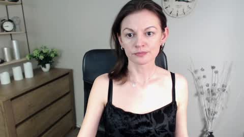 Snapshot of vivian_dream chatting on 01-10-25, 10:17 Vivian online show from 01-10-25, 10:17