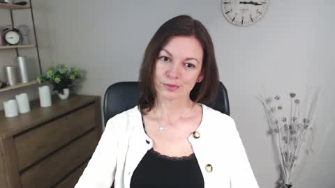Snapshot of vivian_dream chatting on 01-16-25, 06:46 Vivian online show from 01-16-25, 06:46