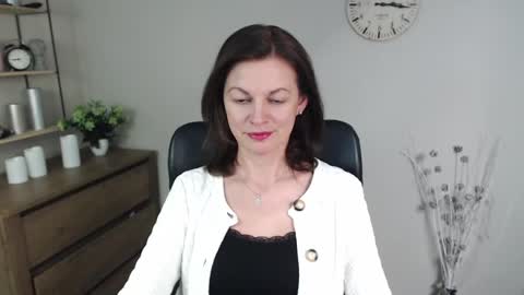 Snapshot of vivian_dream chatting on 01-16-25, 10:10 Vivian online show from 01-16-25, 10:10
