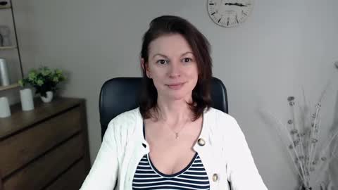 Snapshot of vivian_dream chatting on 01-23-25, 10:11 Vivian online show from 01-23-25, 10:11