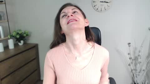 Snapshot of vivian_dream chatting on 01-24-25, 12:52 Vivian online show from 01-24-25, 12:52