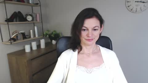 Snapshot of vivian_dream chatting on 01-31-25, 02:07 Vivian online show from 01-31-25, 02:07