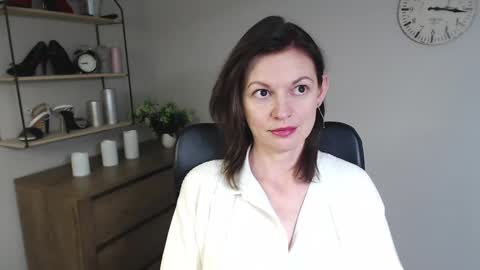 Snapshot of vivian_dream chatting on 02-03-25, 06:56 Vivian online show from 02-03-25, 06:56