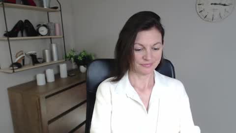 Snapshot of vivian_dream chatting on 02-03-25, 04:52 Vivian online show from 02-03-25, 04:52