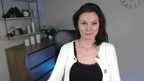 Snapshot of vivian_dream chatting on 02-07-25, 07:06 Vivian online show from 02-07-25, 07:06