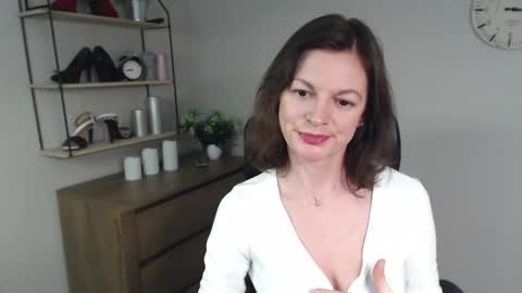 Snapshot of vivian_dream chatting on 02-13-25, 02:20 Vivian online show from 02-13-25, 02:20