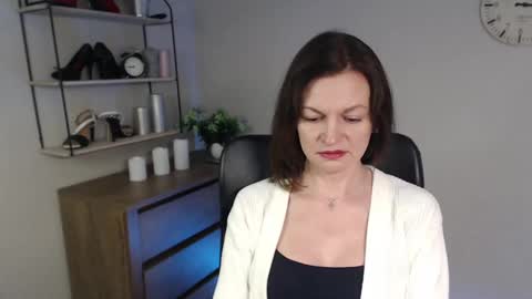 Snapshot of vivian_dream chatting on 02-14-25, 08:21 Vivian online show from 02-14-25, 08:21