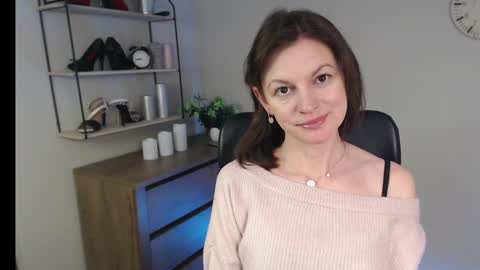 Snapshot of vivian_dream chatting on 02-20-25, 10:27 Vivian online show from 02-20-25, 10:27