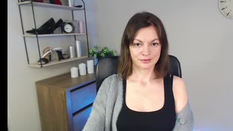 Snapshot of vivian_dream chatting on 02-21-25, 08:18 Vivian online show from 02-21-25, 08:18