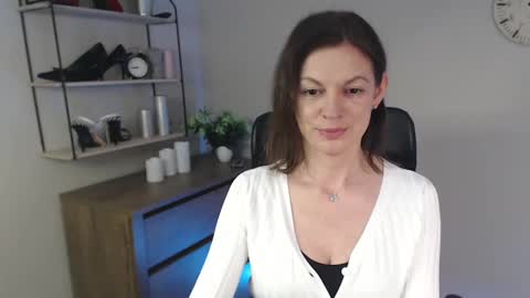 Snapshot of vivian_dream chatting on 02-25-25, 07:52 Vivian online show from 02-25-25, 07:52