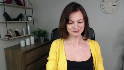 Snapshot of vivian_dream chatting on 02-27-25, 01:07 Vivian online show from 02-27-25, 01:07