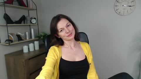 Snapshot of vivian_dream chatting on 02-27-25, 05:15 Vivian online show from 02-27-25, 05:15