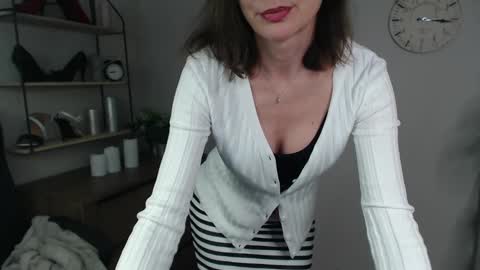 Snapshot of vivian_dream chatting on 02-28-25, 11:03 Vivian online show from 02-28-25, 11:03