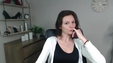 Snapshot of vivian_dream chatting on 02-28-25, 06:52 Vivian online show from 02-28-25, 06:52