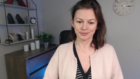 Snapshot of vivian_dream chatting on 03-06-25, 09:47 Vivian online show from 03-06-25, 09:47