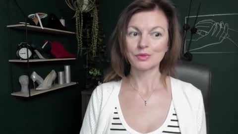 Snapshot of vivian_dream chatting on 09-18-25, 07:10 Vivian online show from 09-18-25, 07:10