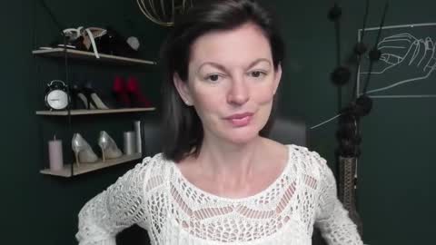 Snapshot of vivian_dream chatting on 09-25-25, 08:29 Vivian online show from 09-25-25, 08:29