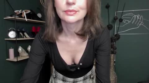 Snapshot of vivian_dream chatting on 10-09-25, 07:06 Vivian online show from 10-09-25, 07:06