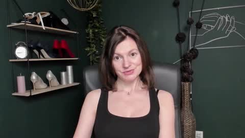 Snapshot of vivian_dream chatting on 10-15-25, 06:35 Vivian online show from 10-15-25, 06:35