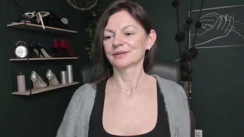 Snapshot of vivian_dream chatting on 10-16-25, 06:25 Vivian online show from 10-16-25, 06:25