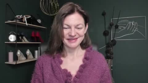 Snapshot of vivian_dream chatting on 10-22-25, 05:52 Vivian online show from 10-22-25, 05:52