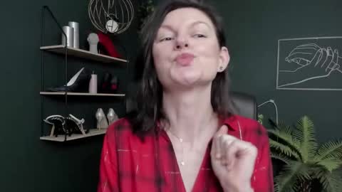 Vivian online show from 02-24-26, 07:50