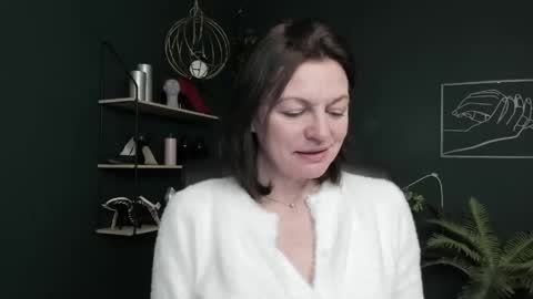 Vivian online show from 04-13-26, 05:46