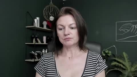 Vivian online show from 05-30-26, 08:44