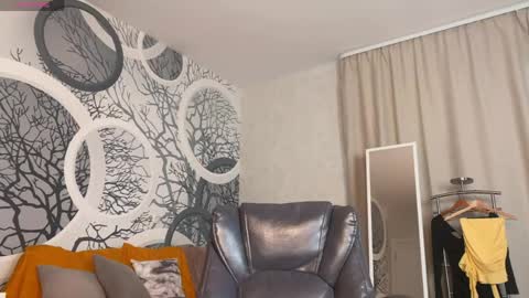 Snapshot of vivian_evans_ chatting on 05-13-26, 01:03 Vivian Evans online show from 05-13-26, 01:03