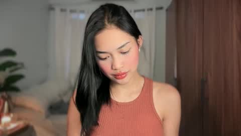 Vivian online show from 05-23-26, 02:17