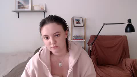 Snapshot of vivianmarble chatting on 07-19-26, 11:25 Lela online show from 07-19-26, 11:25