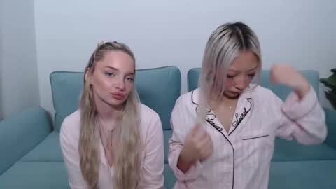 vivianwinters online show from 11-21-25, 01:37