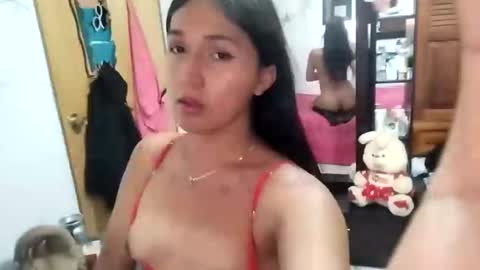 Snapshot of vivien__sabrinaa_colombia chatting on 11-24-25, 04:12 Vivs colombia online show from 11-24-25, 04:12