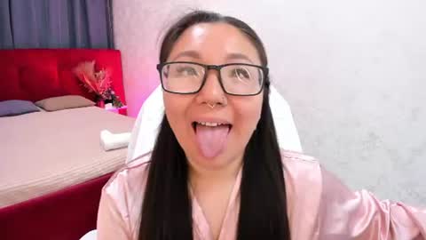 Vivien online show from 06-25-26, 01:05