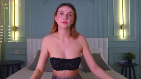 Snapshot of vivien_ronal chatting on 05-16-26, 07:45 Sophia online show from 05-16-26, 07:45