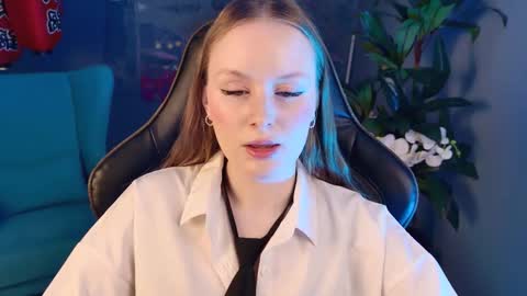 Vivien online show from 11-10-25, 10:14