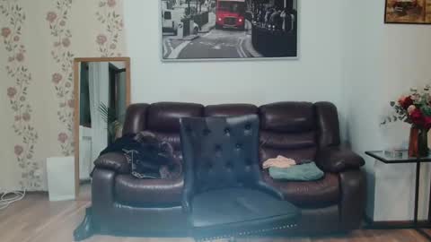 Snapshot of vivienne17 chatting on 02-20-25, 07:19 vivienne online show from 02-20-25, 07:19