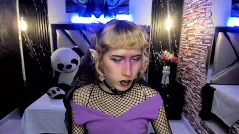 vivienne hadid online show from 06-27-26, 11:10