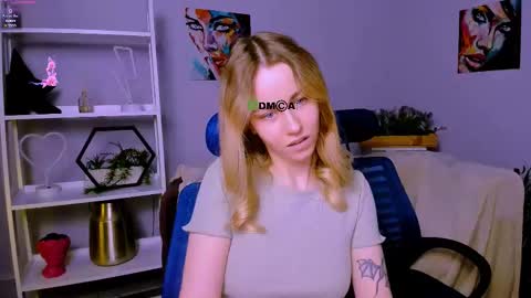 Snapshot of vivienne_sweet chatting on 02-28-25, 08:39 Vivi online show from 02-28-25, 08:39