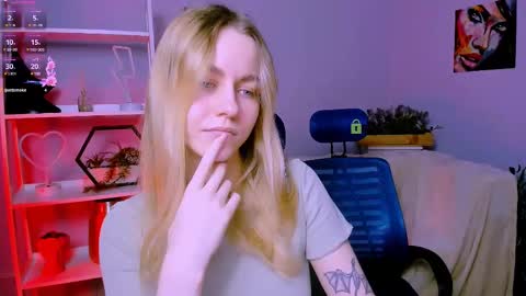 Snapshot of vivienne_sweet chatting on 03-01-25, 12:17 Vivi online show from 03-01-25, 12:17