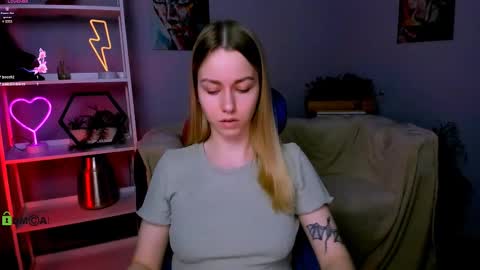 Snapshot of vivienne_sweet chatting on 03-03-25, 11:24 Vivi online show from 03-03-25, 11:24