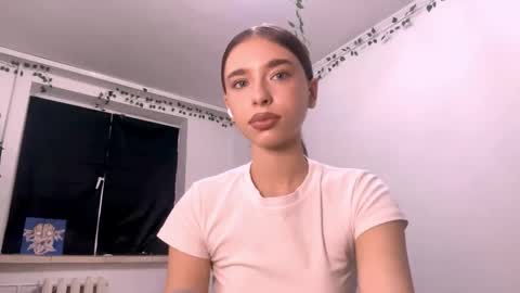 Vivi online show from 10-24-25, 01:07