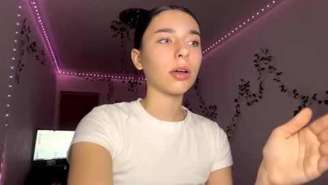 Vivi online show from 11-24-25, 04:18