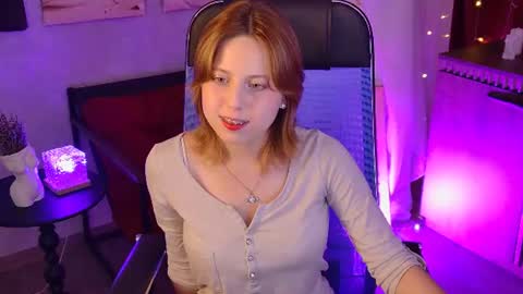 Snapshot of viviennehebert chatting on 07-09-26, 12:42 Vivienne online show from 07-09-26, 12:42