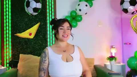 Snapshot of viviwolff chatting on 06-16-26, 03:09 Vivi online show from 06-16-26, 03:09