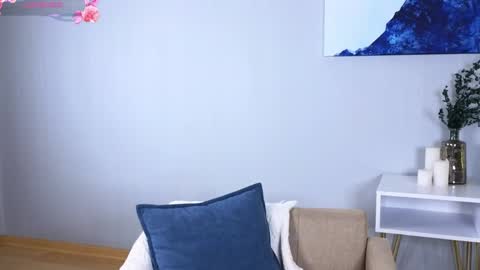 Snapshot of vixariaa chatting on 04-06-26, 03:13 Victoria online show from 04-06-26, 03:13