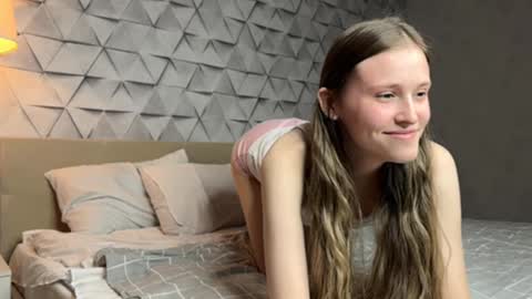 Snapshot of vixcx_ chatting on 09-18-25, 02:13 vixcx_ online show from 09-18-25, 02:13