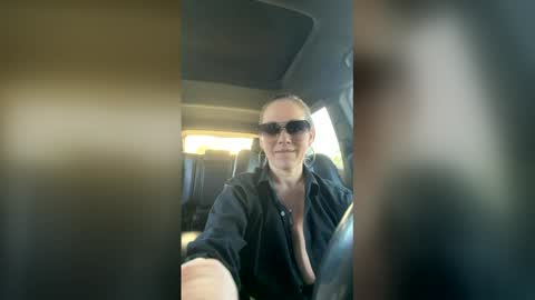 Snapshot of vixen1222 chatting on 05-31-26, 02:46 vixen1222 online show from 05-31-26, 02:46