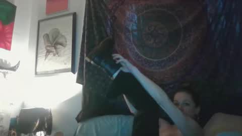 Snapshot of vixen1222 chatting on 06-07-26, 02:05 vixen1222 online show from 06-07-26, 02:05