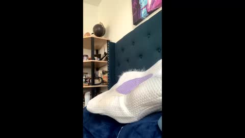 Snapshot of vixenblade chatting on 12-18-25, 12:17 vixenblade online show from 12-18-25, 12:17